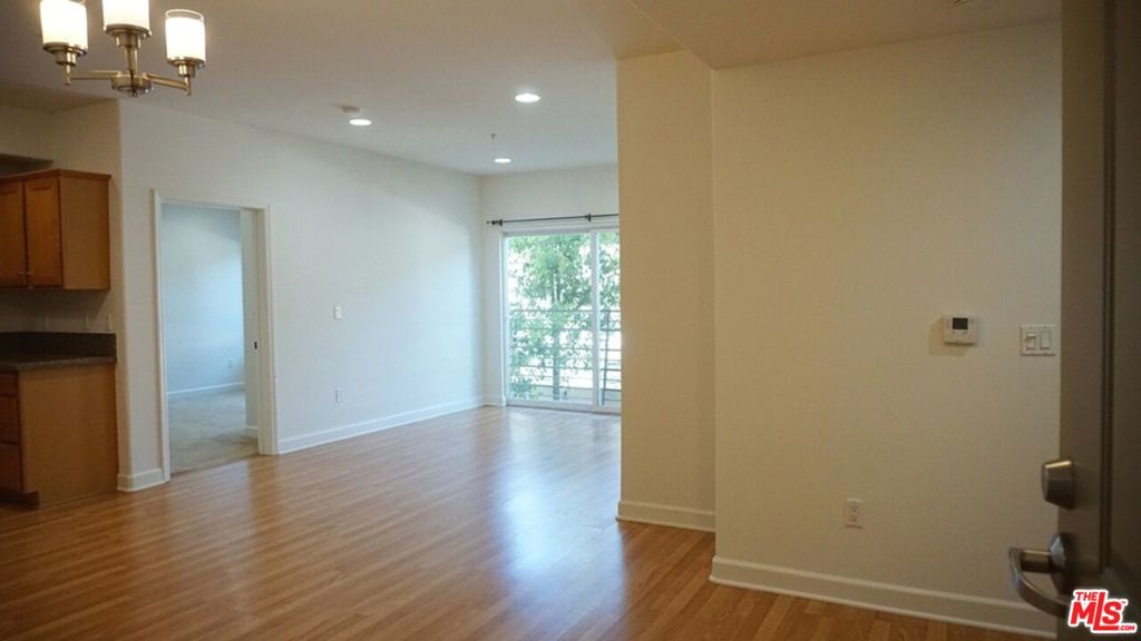 2311 W 10th Street 203 Property Photo 2