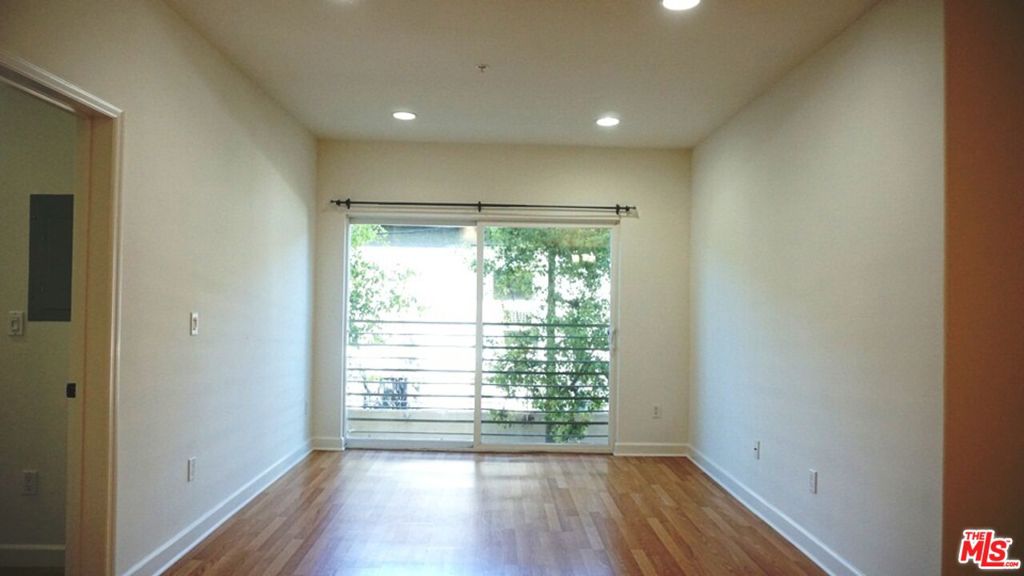 2311 W 10th Street 203 Property Photo 6