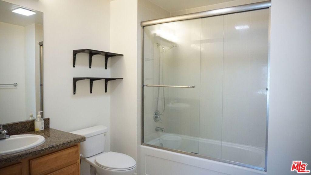 2311 W 10th Street 203 Property Photo 15