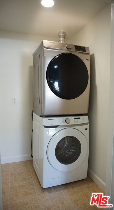 2311 W 10th Street 203 Property Photo 23