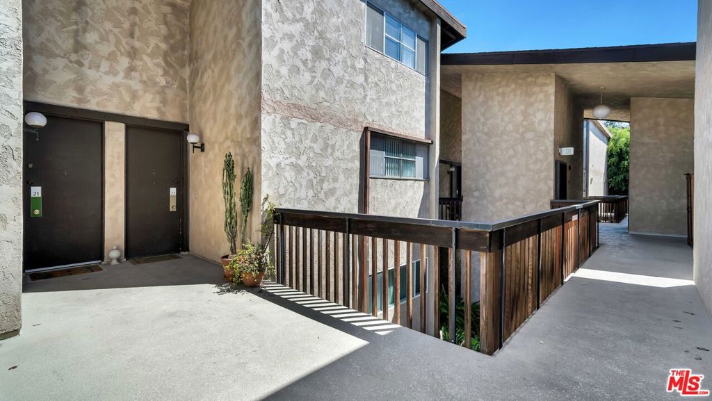 5901 Canterbury Drive 21 Property Photo 3