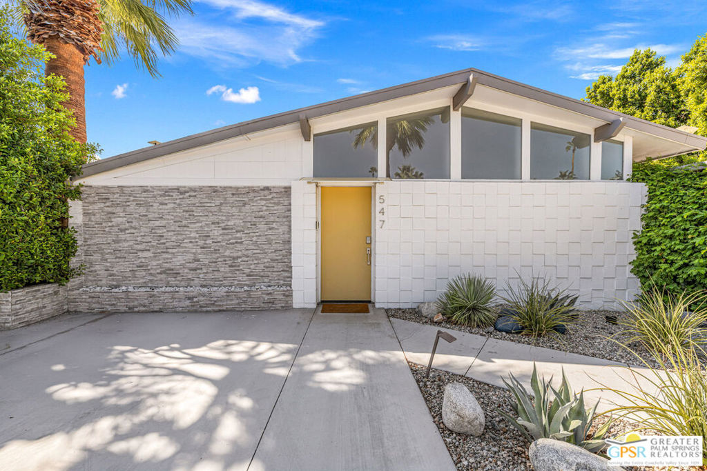 547 N Sunrise Way Property Photo 1
