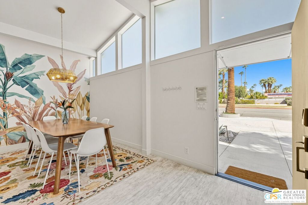 547 N Sunrise Way Property Photo 10