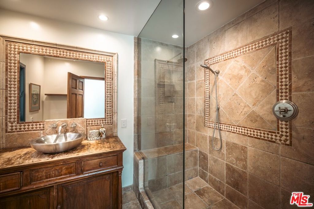 410 N Crescent Heights Boulevard Property Photo 26