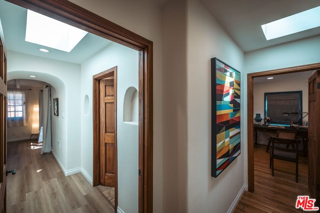 410 N Crescent Heights Boulevard Property Photo 27