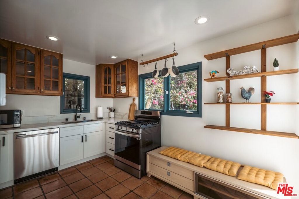 410 N Crescent Heights Boulevard Property Photo 46