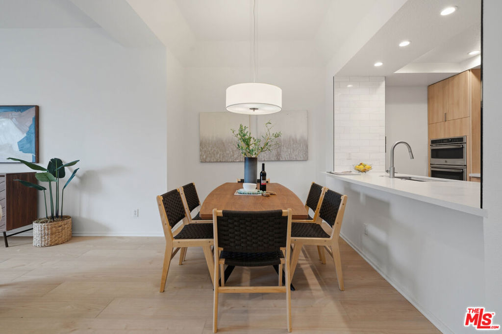 1820 S Beverly Glen Boulevard 208 Property Photo 5