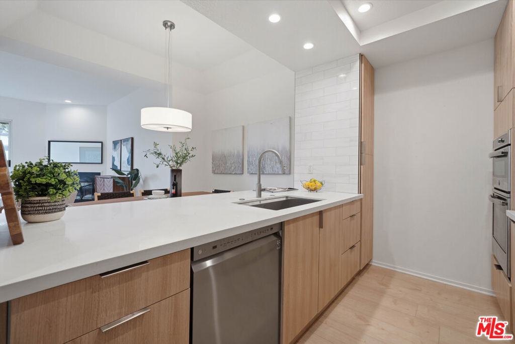 1820 S Beverly Glen Boulevard 208 Property Photo 7