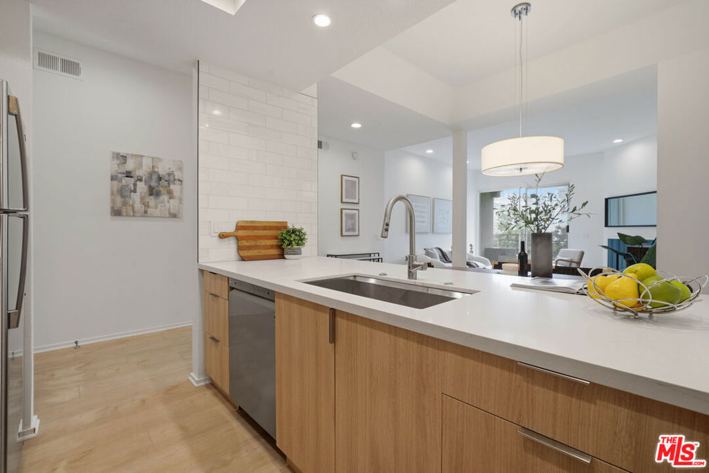 1820 S Beverly Glen Boulevard 208 Property Photo 8