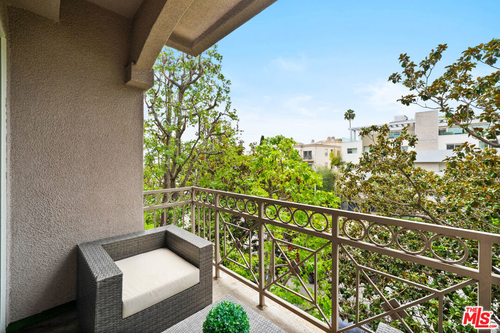 1820 S Beverly Glen Boulevard 208 Property Photo 11