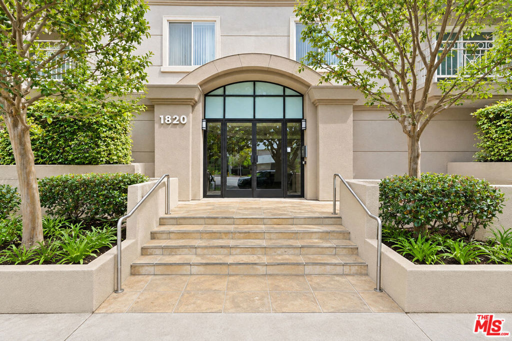 1820 S Beverly Glen Boulevard 208 Property Photo 21