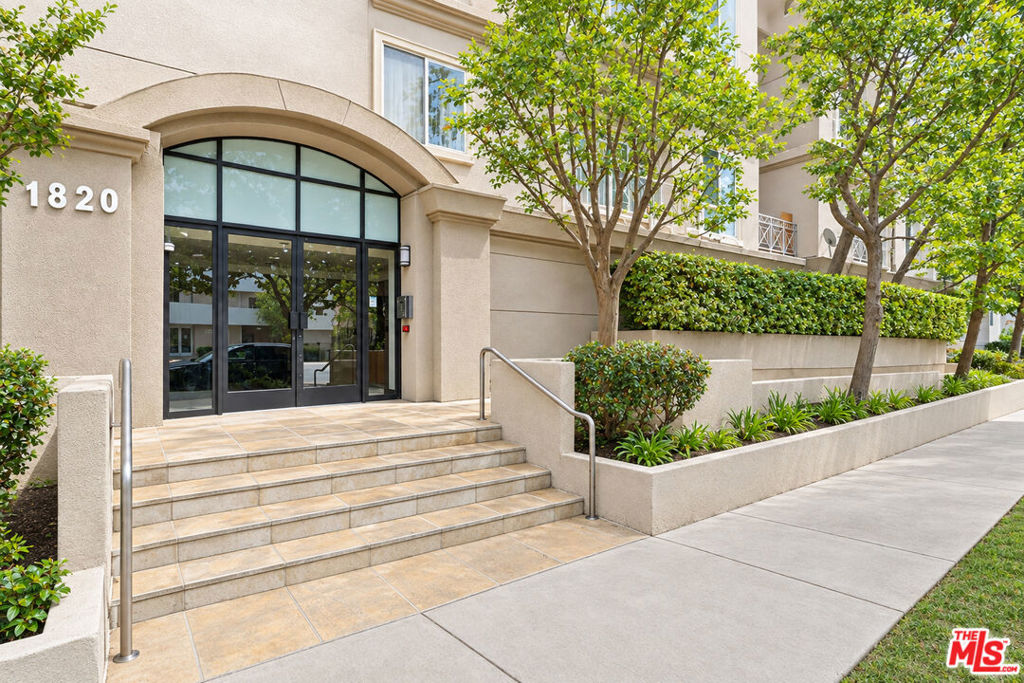 1820 S Beverly Glen Boulevard 208 Property Photo 22