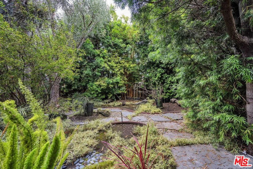 828 Howard Street Property Photo 5