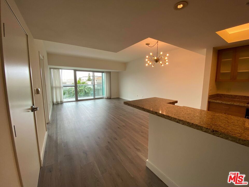 13700 Marina Pointe Drive 506 Property Photo 3