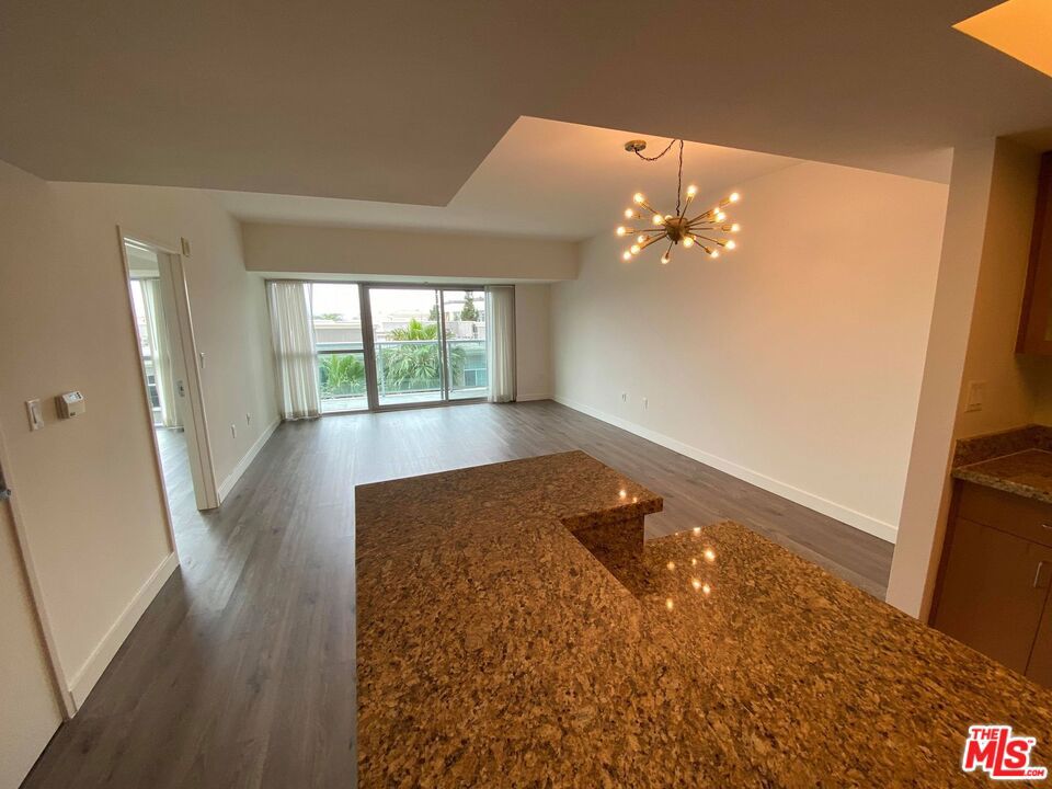 13700 Marina Pointe Drive 506 Property Photo 4