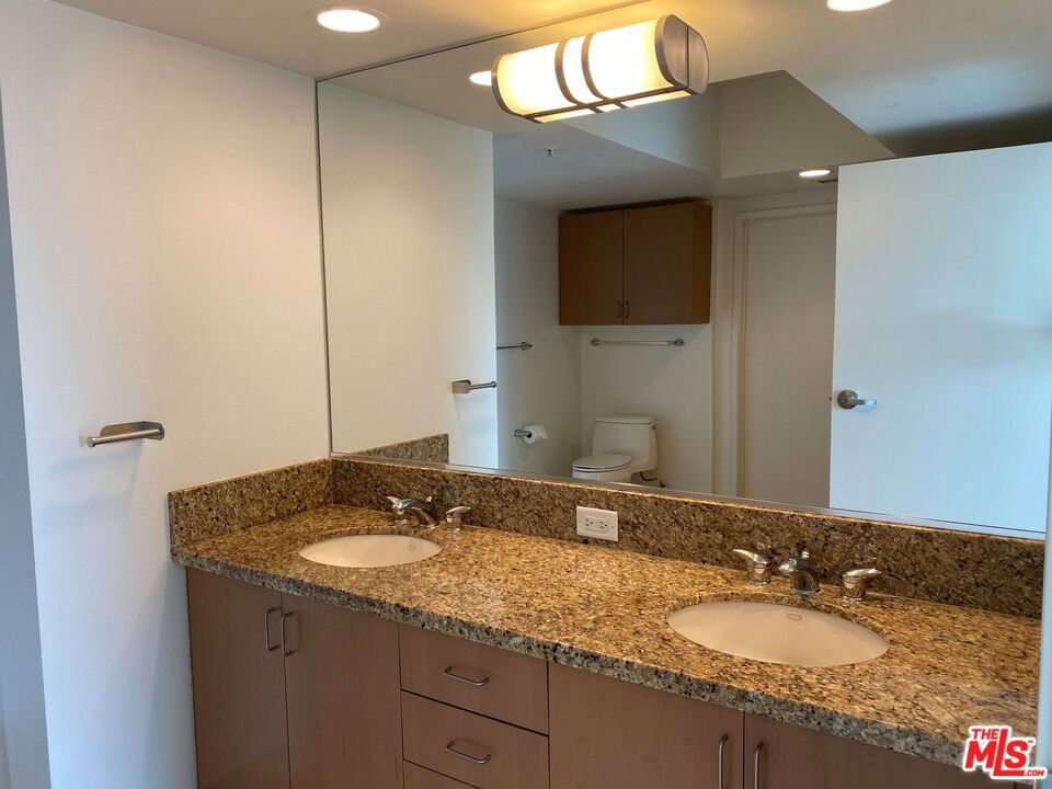 13700 Marina Pointe Drive 506 Property Photo 19