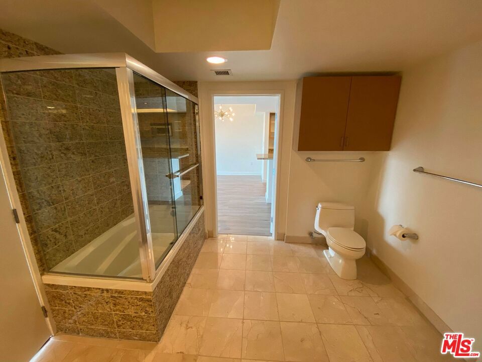 13700 Marina Pointe Drive 506 Property Photo 20