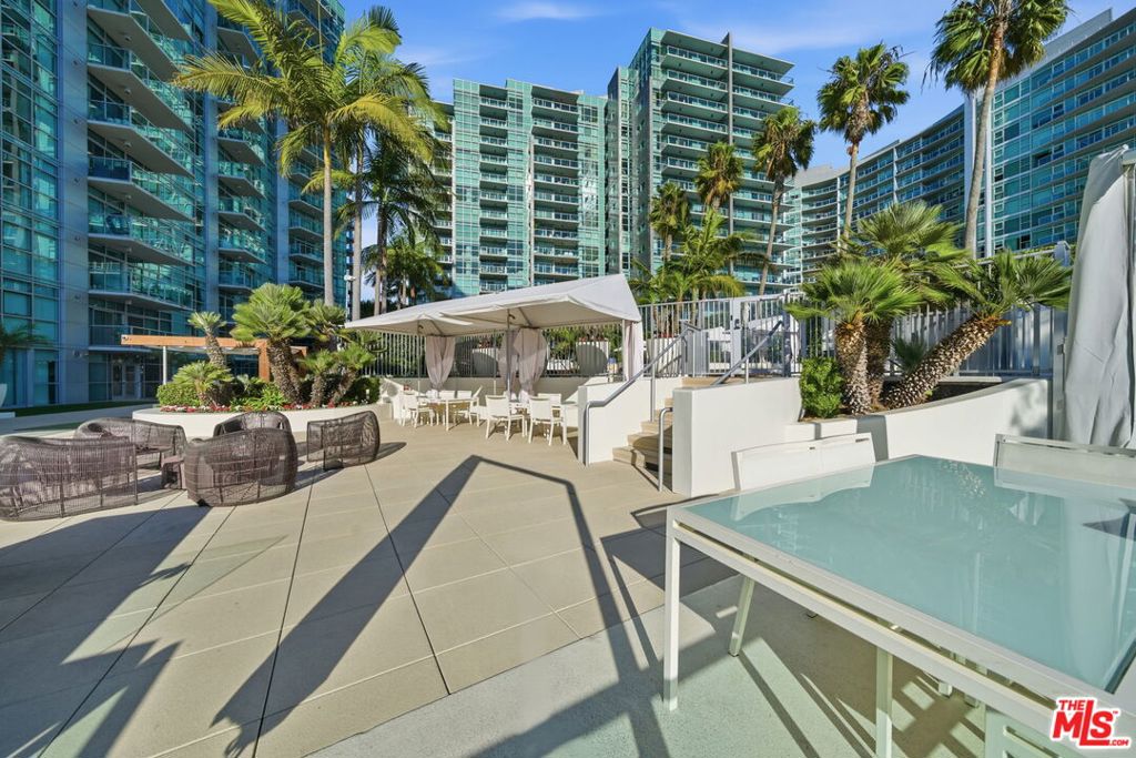 13700 Marina Pointe Drive 506 Property Photo 48