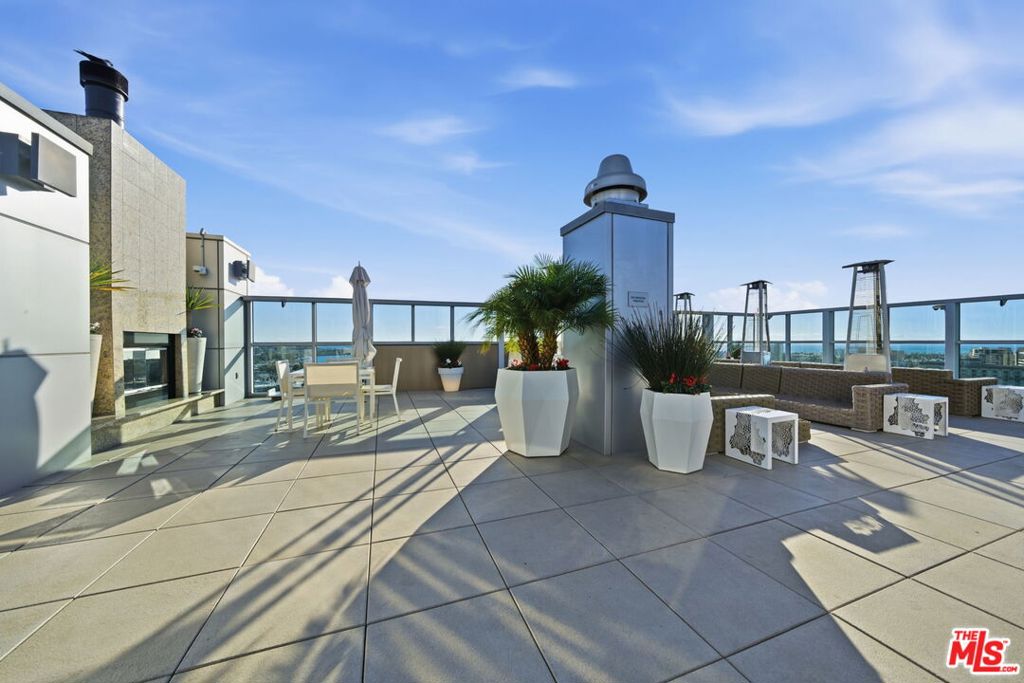 13700 Marina Pointe Drive 506 Property Photo 58