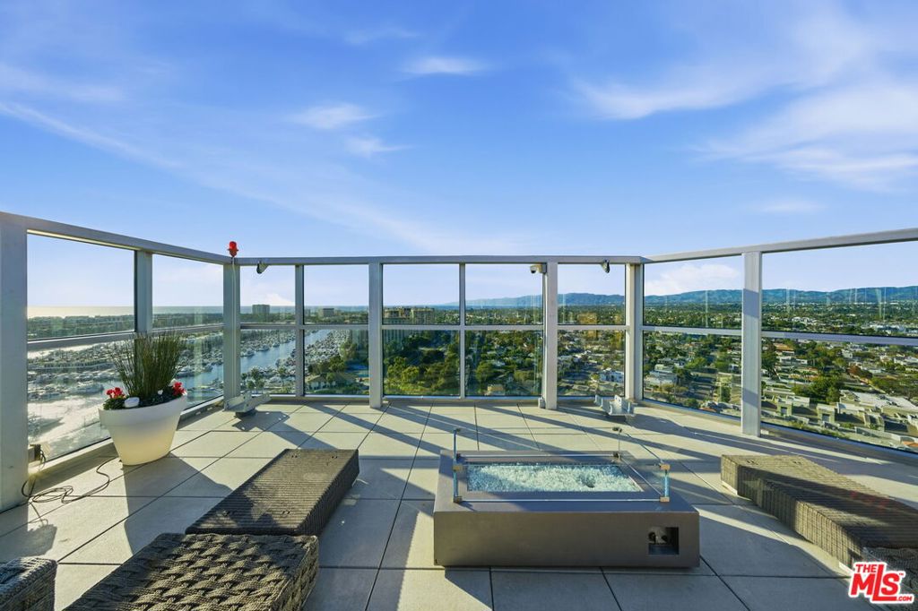 13700 Marina Pointe Drive 506 Property Photo 62