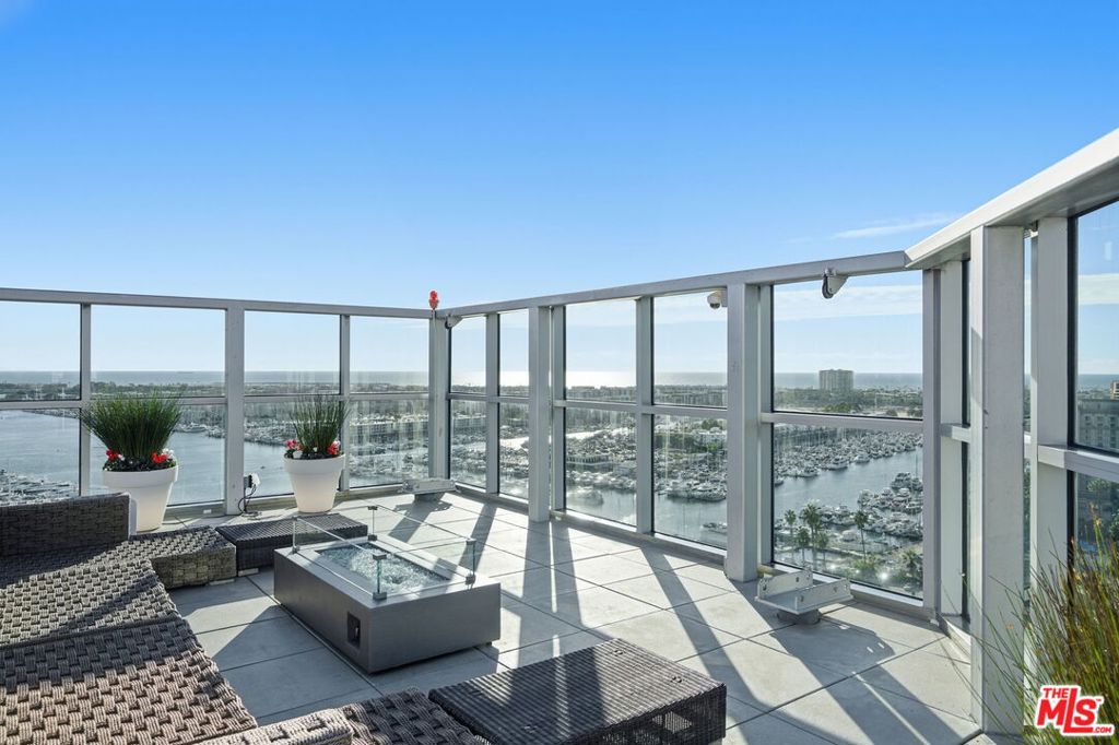 13700 Marina Pointe Drive 506 Property Photo 63