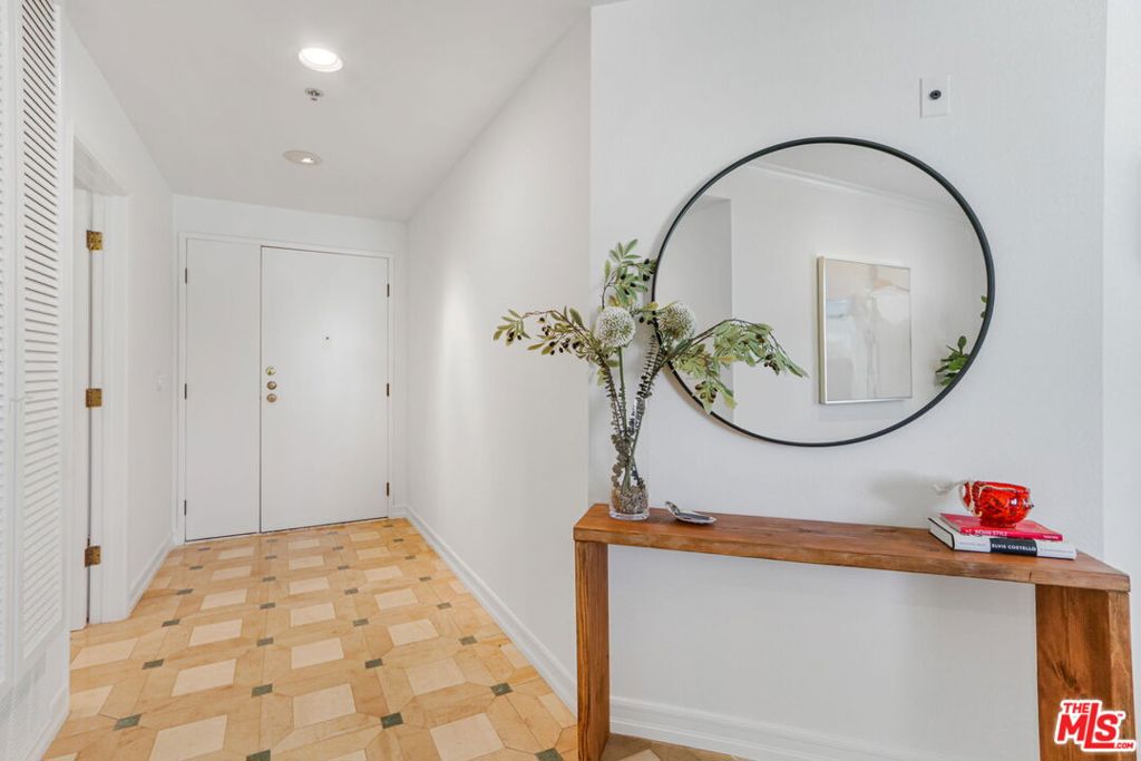 211 California Avenue 501 Property Photo 10