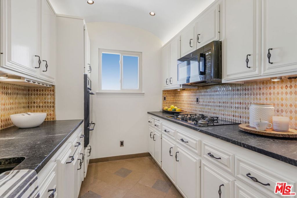 211 California Avenue 501 Property Photo 12