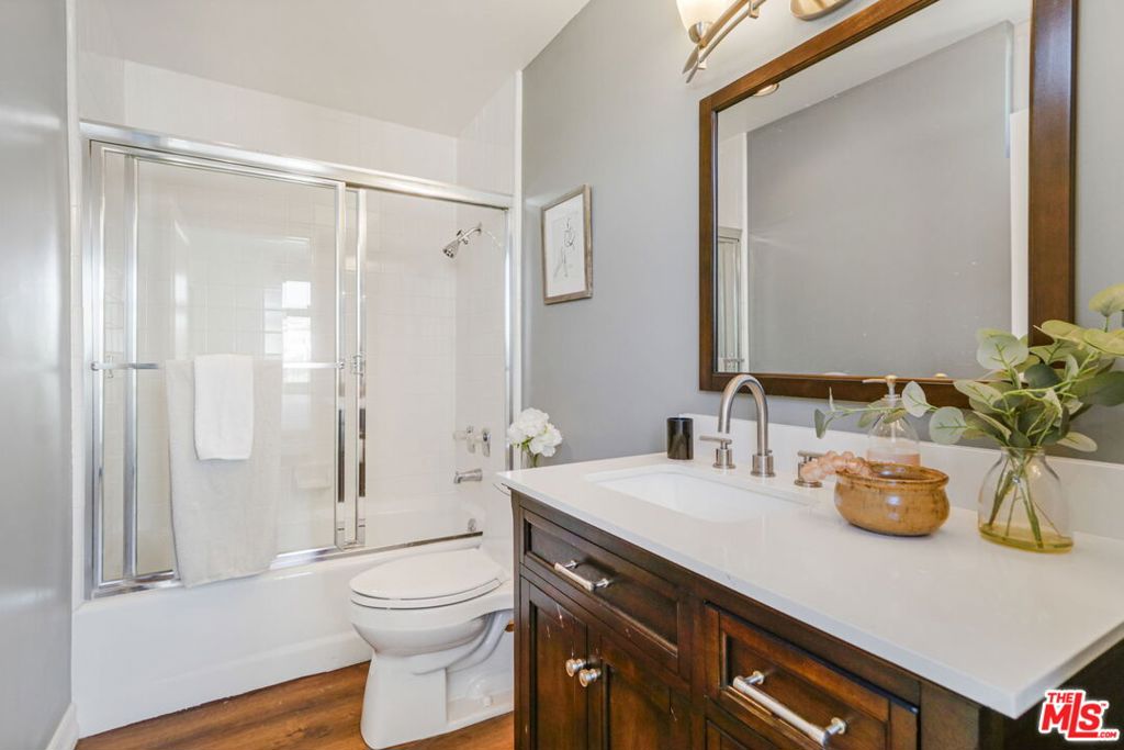 211 California Avenue 501 Property Photo 19