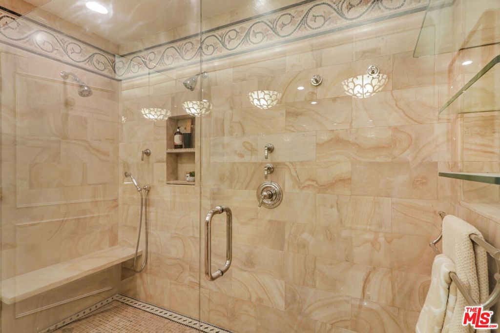 211 California Avenue 501 Property Photo 25