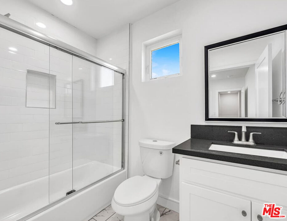 1269 W 36th Street Property Photo 8