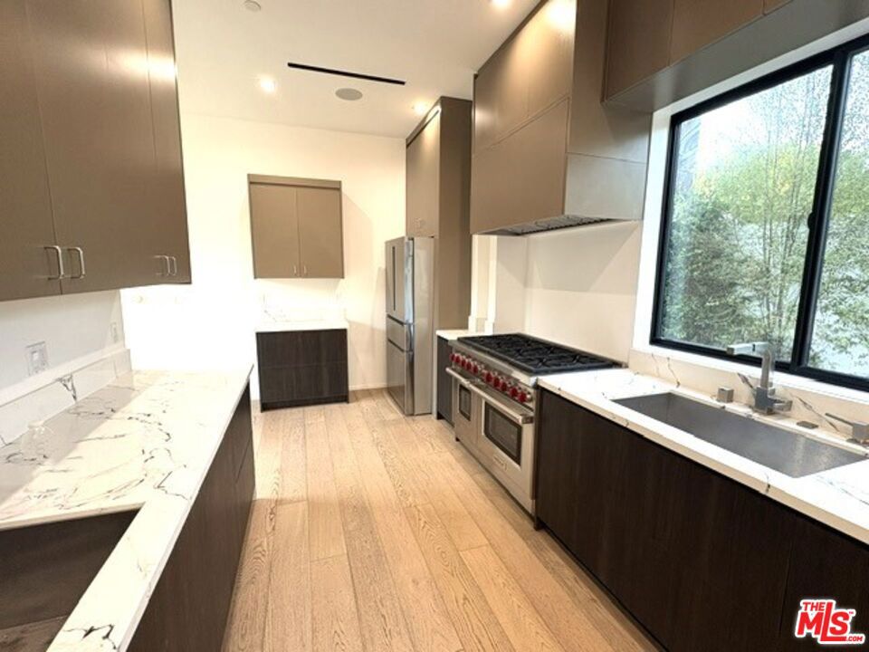 4338 Huntley Avenue Property Photo 2