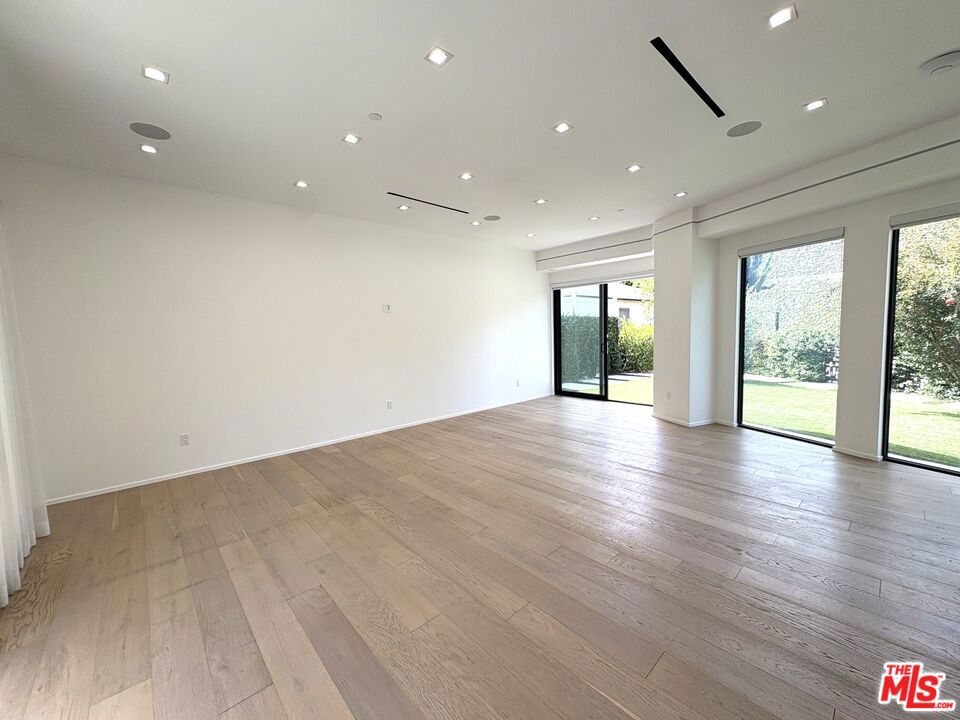 4338 Huntley Avenue Property Photo 4