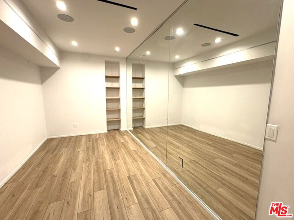 4338 Huntley Avenue Property Photo 10