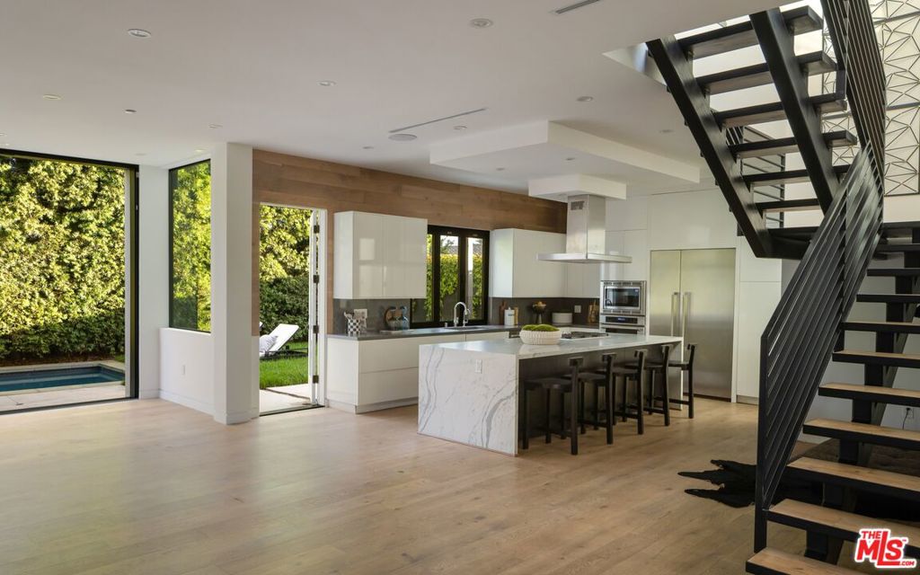 1390 Morningside Way Property Photo 17