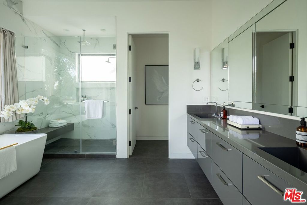 1390 Morningside Way Property Photo 38