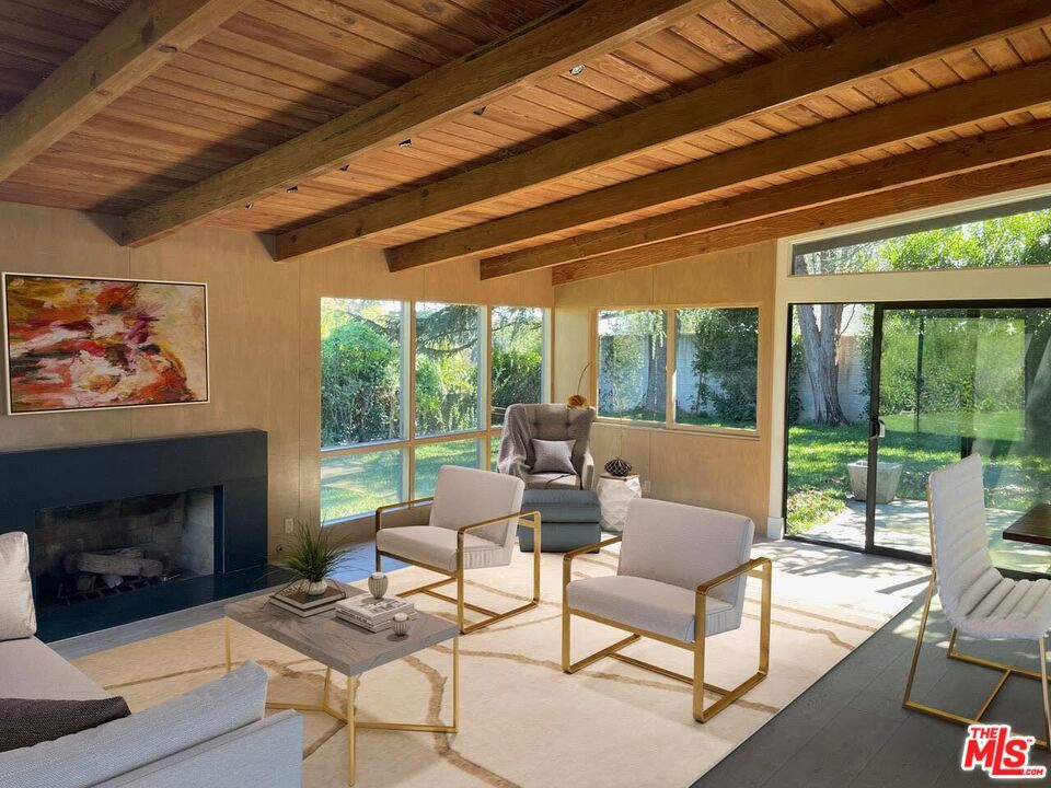 15434 Mulholland Drive Property Photo 2