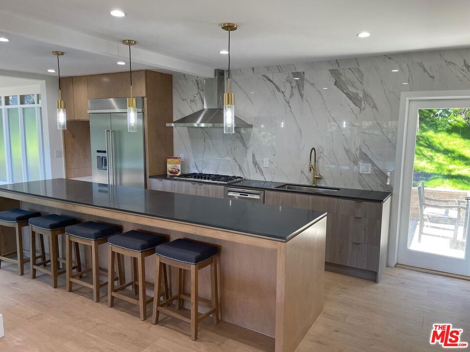 15434 Mulholland Drive Property Photo 3