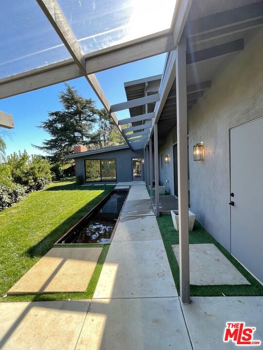 15434 Mulholland Drive Property Photo 7