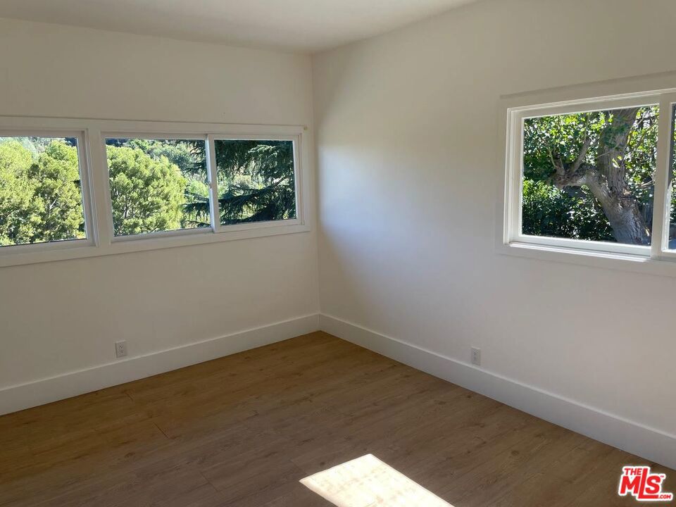 15434 Mulholland Drive Property Photo 19