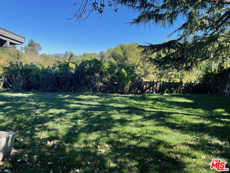 15434 Mulholland Drive Property Photo 26