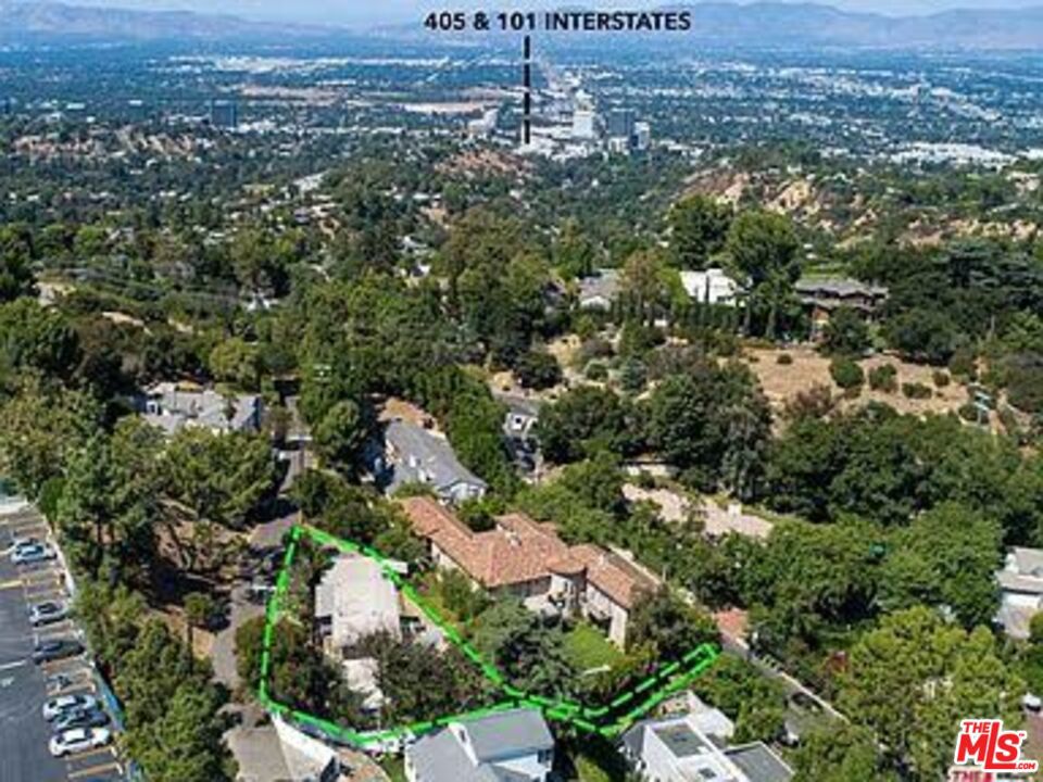 15434 Mulholland Drive Property Photo 33
