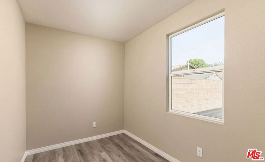 9219 Langdon Avenue 1/2 Property Photo 6