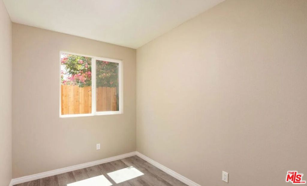 9219 Langdon Avenue 1/2 Property Photo 9