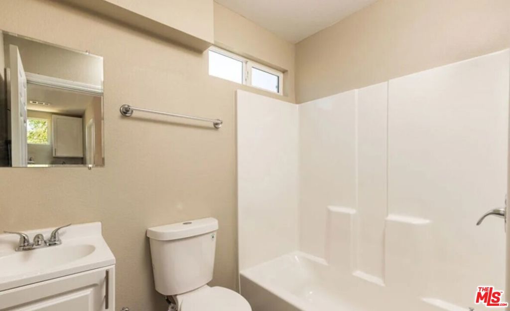 9219 Langdon Avenue 1/2 Property Photo 13