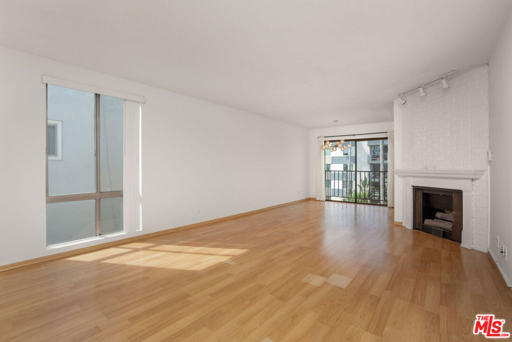 953 4th Street 300 Property Photo 4