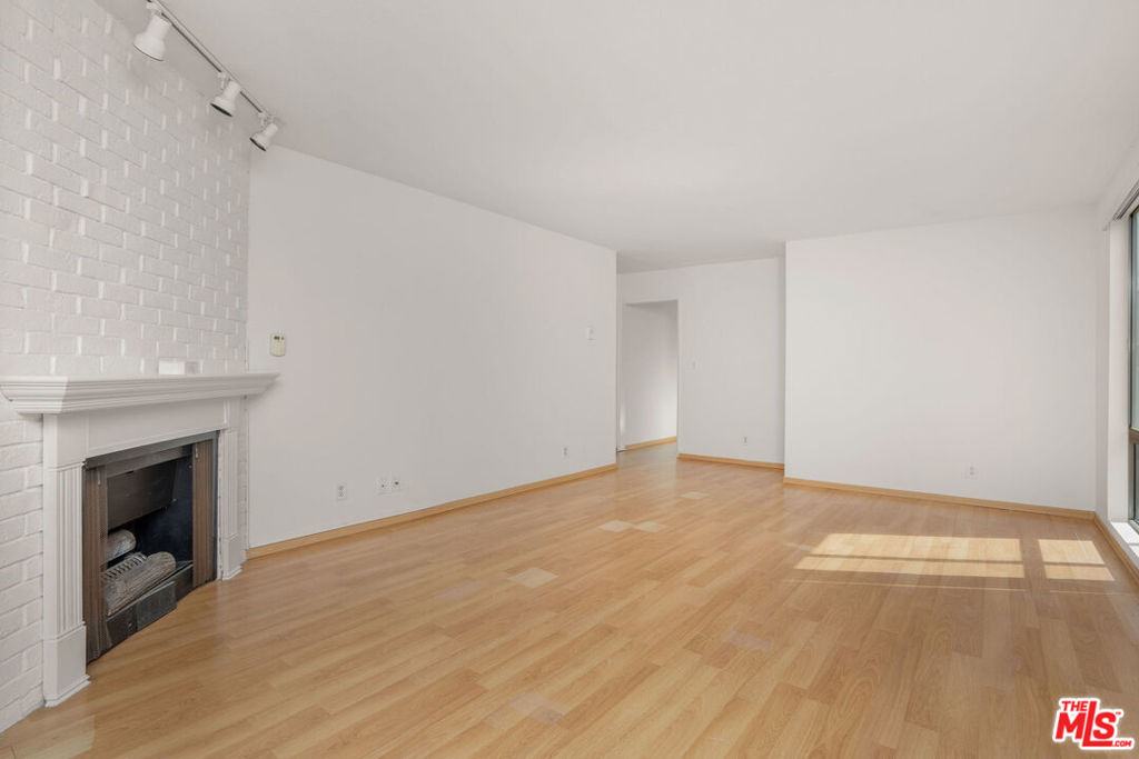 953 4th Street 300 Property Photo 7