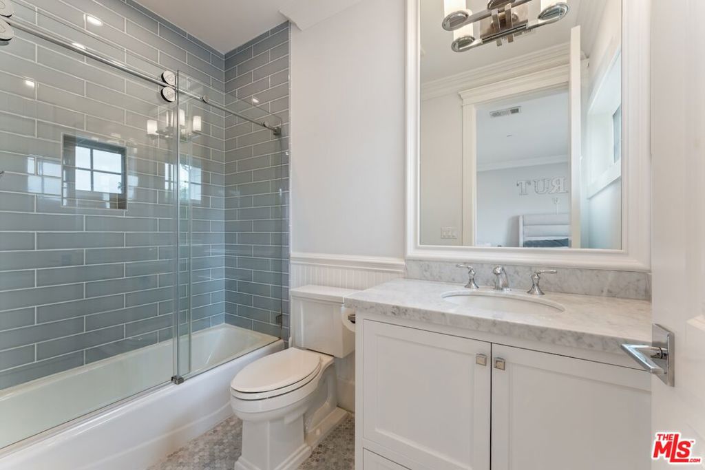 5523 Longridge Avenue Property Photo 26