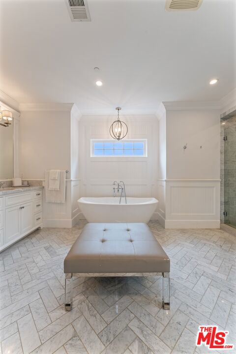 5523 Longridge Avenue Property Photo 35