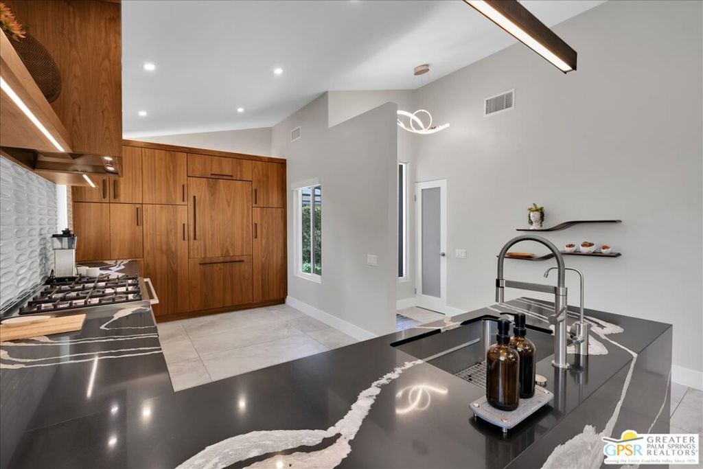 490 E Via Ensenada Circle Property Photo 6