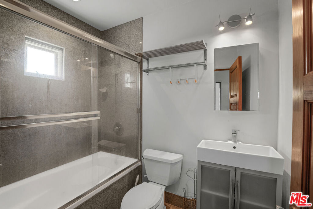 137 Arena Street Property Photo 6